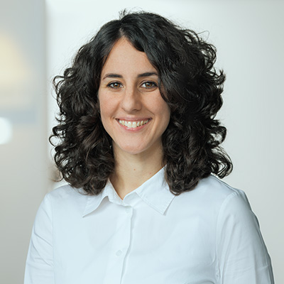 Porträt von Dr. med. Carmen Ahari im Herz-Gefäß-Zentrum München